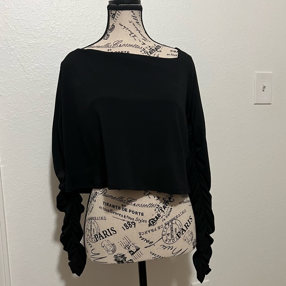 H&M Black Top With Ruched Sleeves 🖤